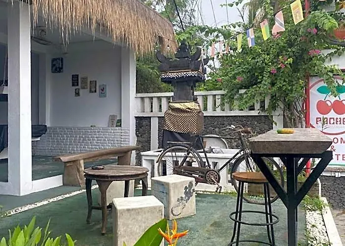 Paca's Reggae Bar & *