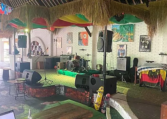 ホステル Paca's Reggae Bar & アメッド